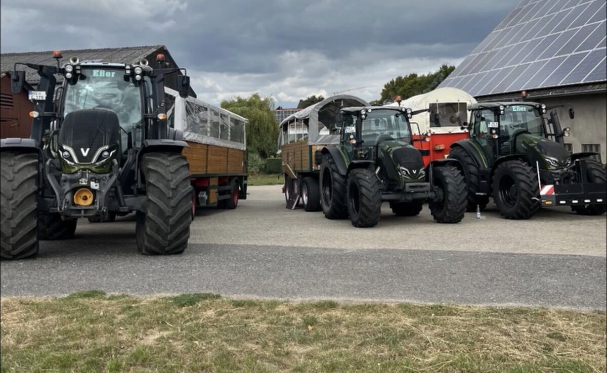 Alle drei Planwagen von Eßer